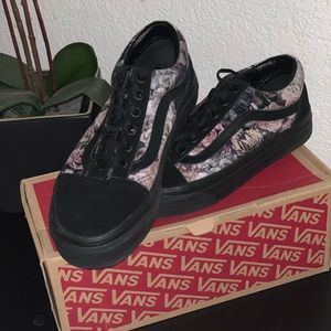 Old skool (velvet) Floral/black men size 3.5 and women size 5.0